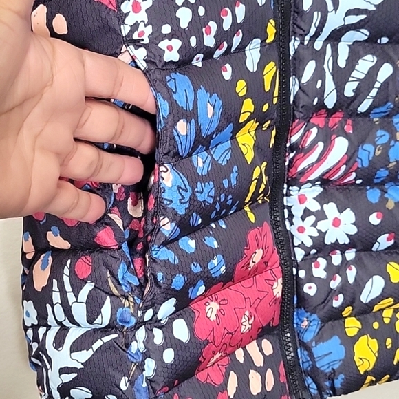 Adidas Original AOP hooded quilted puffer vest vibrant, colorful women's size XS - Picture 5 of 13